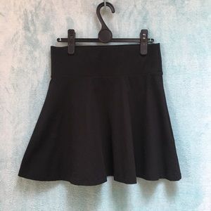Thick-band Black Skirt